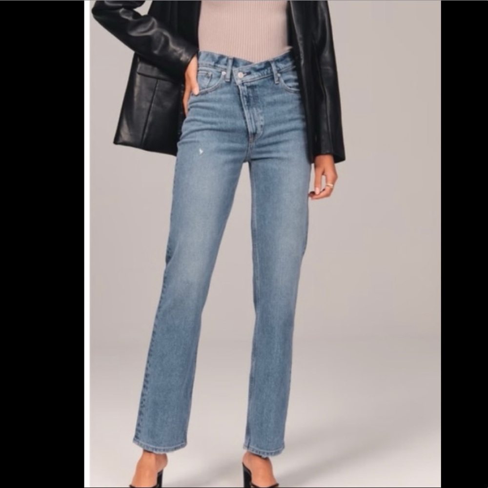 Abercrombie MW Curve Love Ultra High Rise 90s